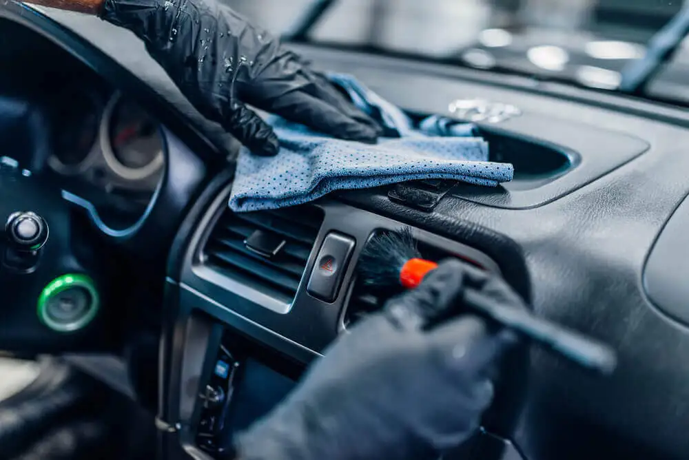 Dashboard en Panelen Reinigen - Auto Interieur Hengelo
